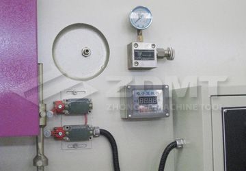 上滑塊行程電動調(diào)節(jié)，數(shù)字顯示.jpg