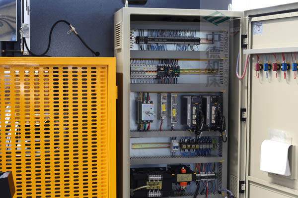 ZDPE10025-ESTUN原廠適配電氣箱總成，抗干擾能力強，電氣運行穩(wěn)定.jpg